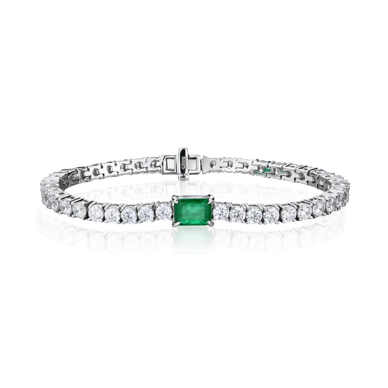 Elegant emerald birthstone bracelet - main